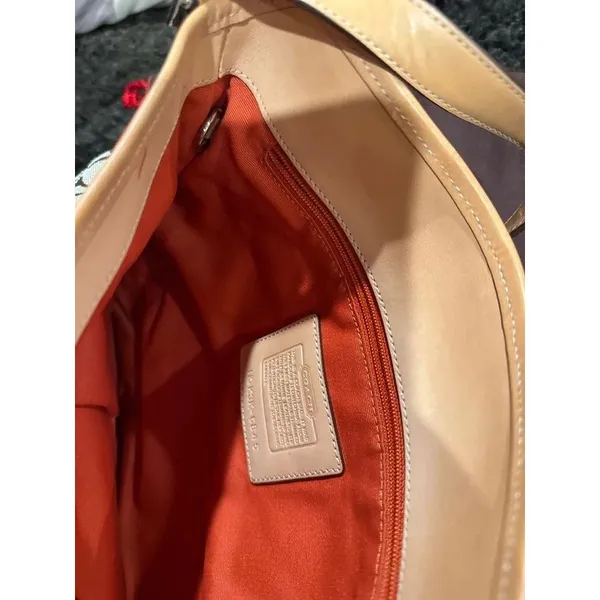 Classic coach pattern handbag in brand new condition - Image 4