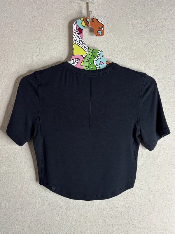 Lululemon Hold Tight Cropped T-Shirt Black size 2 - Image 3