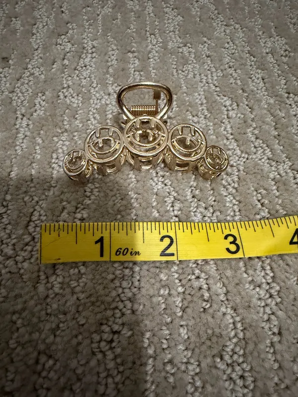 Set of 4 Assorted Smiley Face and Flower Hair Claw Clips - Image 8