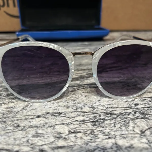 Stylish White Sunglasses Gray - Image 8
