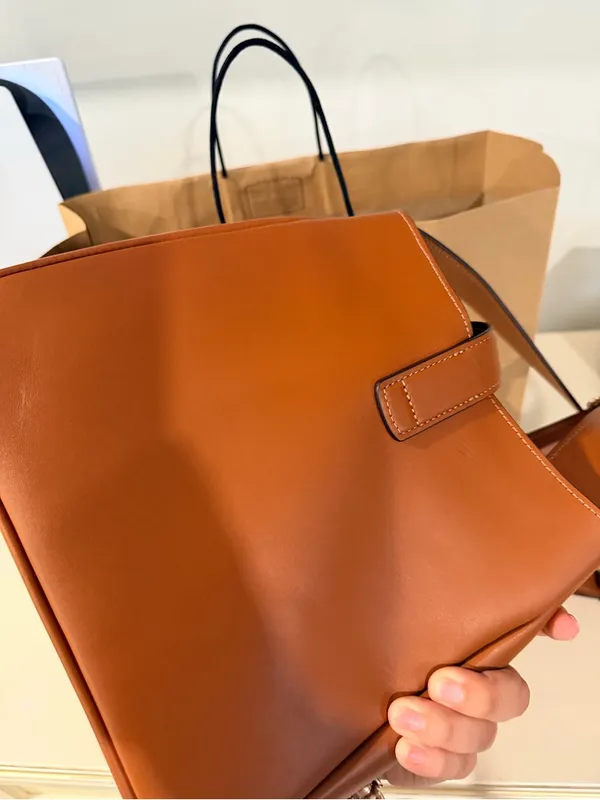 Coach Hadley convertible Tan Leather Shoulder Bag with Gold Hardware - Image 10