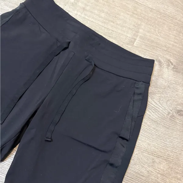•ATHLETA• SHORTS - Image 2