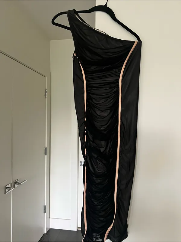 One-Shoulder Black Ruched Bodycon Midi Dress - Image 3