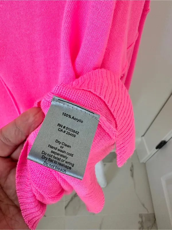 J & J Dropped Shoulder Neon Pink V-Lightweight V-Neck Sweater Size Medium - Image 8