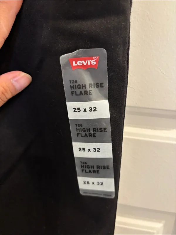 Levi’s 726 High Rise Flare Jeans Black Women’s 25x32 NWT - Image 3