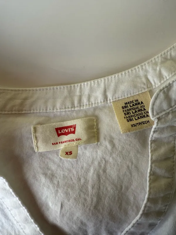 Levi’s V-Neck White Shirt XS 3/4 Sleeves - Image 3
