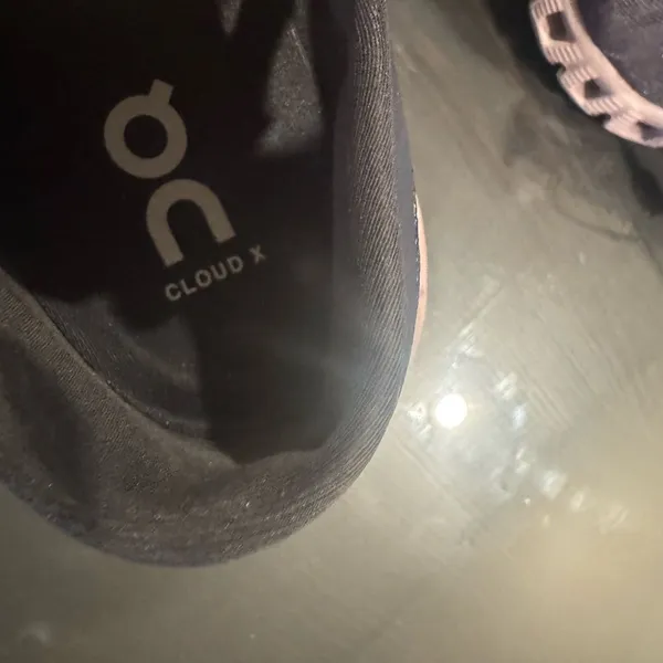 On cloud sneaker - Image 4