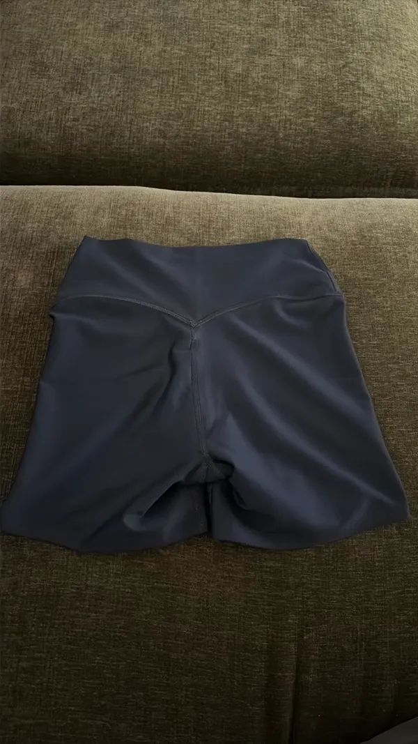 Alo Yoga Shorts - Image 3