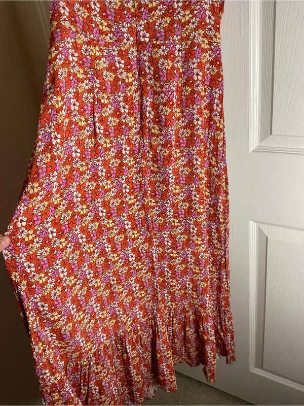 LUSH Floral midi Dress Size Large Ruffle Strap Smocked - Image 9
