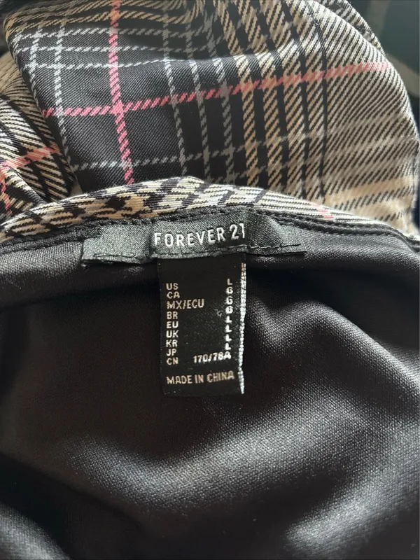 Forever 21 Black, White, & Pink Plaid Mini Skirt Size Large - Image 3