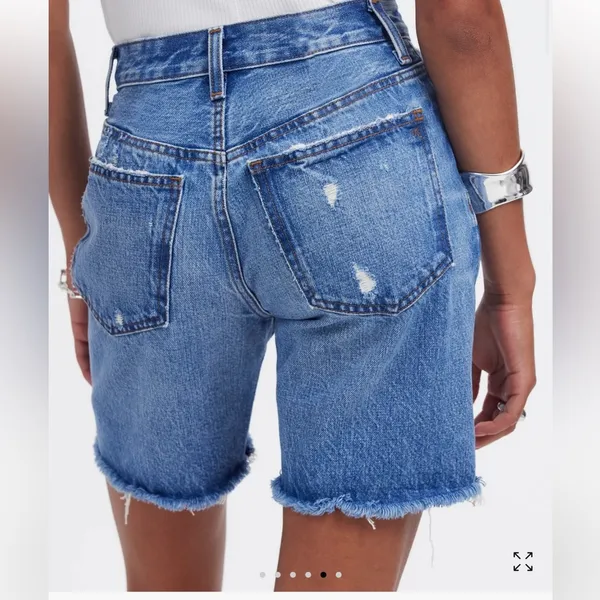 NWT Madewell Long Denim Shorts in Pedersen Wash 26 missing interior button - Image 5