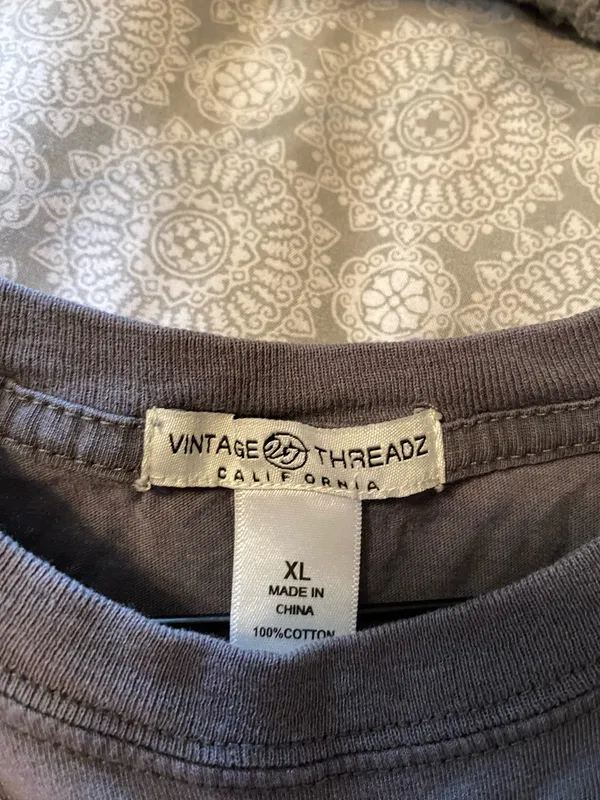 Vintage Thread Universal T-Shirt - Image 2