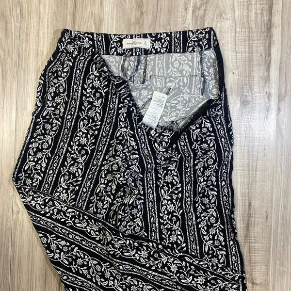 Abercrombie & Fitch Bohemian Floral Pattern Flare Leg - 0 - Image 6