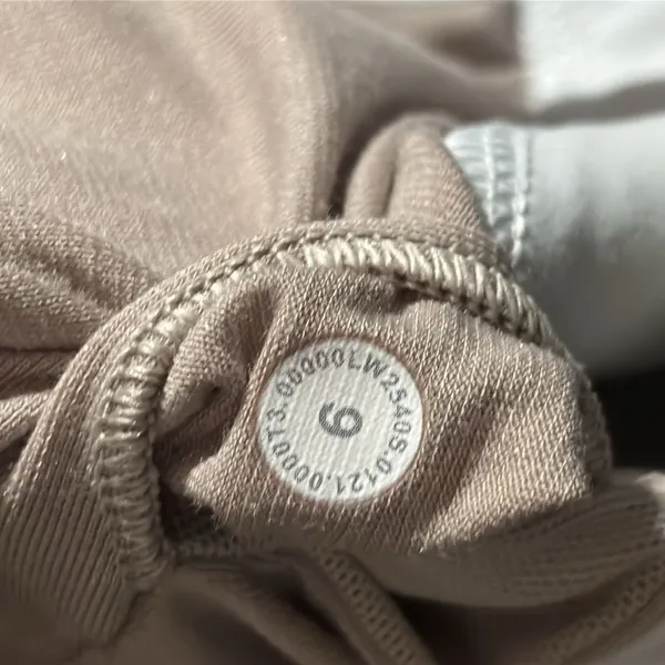 Lululemon Energy Bra Size 6 - Image 4