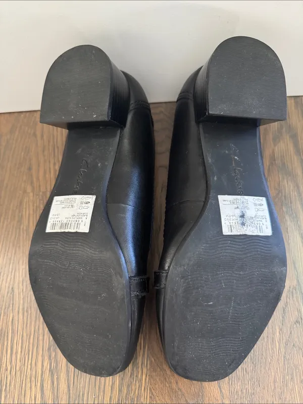 Clarks Black Leather Low Block Heel Marilyn Nora Pumps size 6 - Image 8