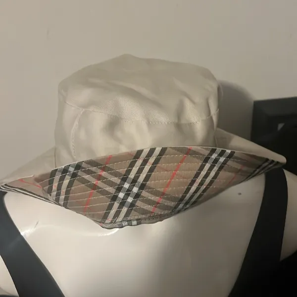 - NWOT Reversible Bucket Hat Sunhat summer Burberry Style Tan Check Plaid … - Image 5