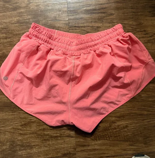 Lululemon Shorts Hotty Hot 2.5" - Image 2