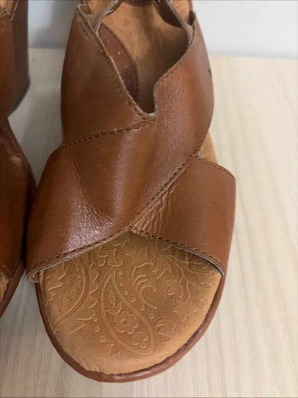 Comfortable Brown Leather Slingback Sandals - Brand: b.o.c.size 8 - Image 2