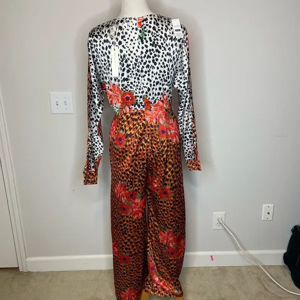 Liquorish- Multiprint Orange and Pink V-Neck Pant Suit - Image 2