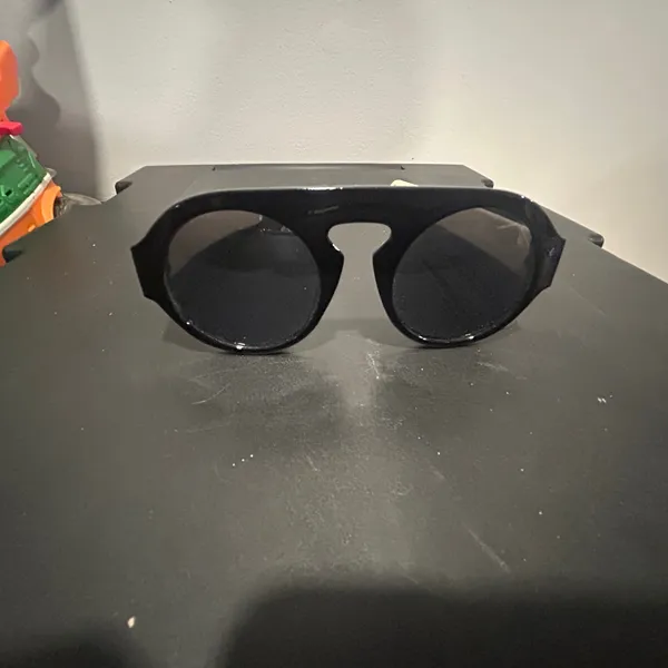 Stylish Black Sunglasses - Image 3