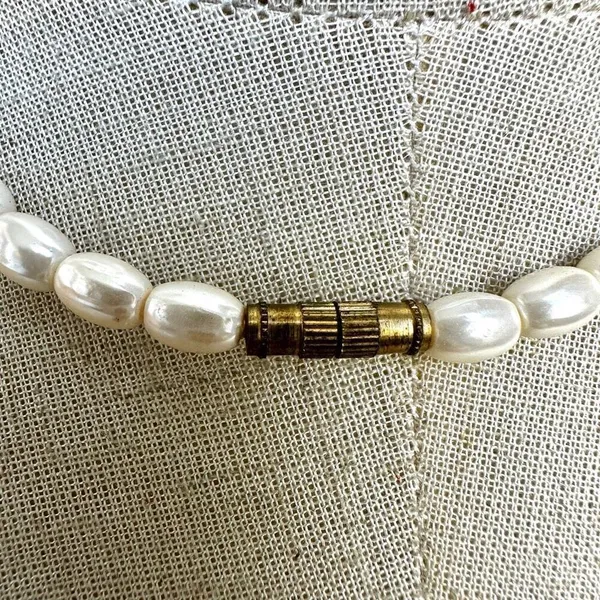 Faux pearl pendant necklace - Image 4