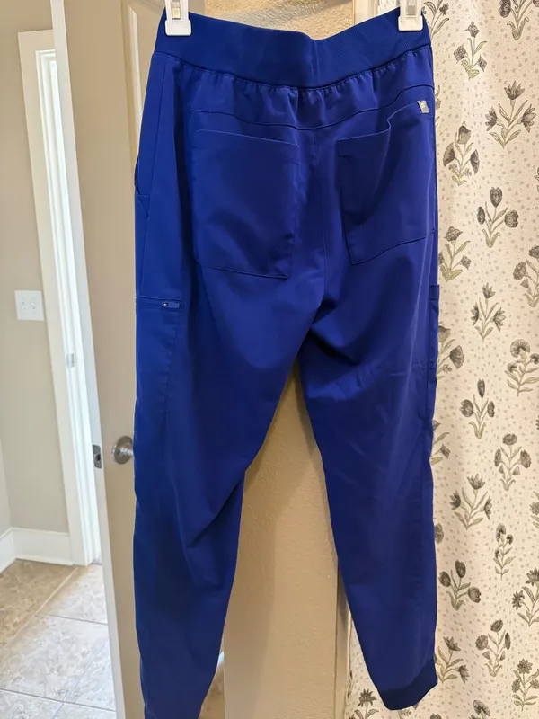Fabletics Scrub Set - Image 9