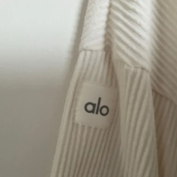 Alo Yoga Muse Hoodie Ivory S - Image 5
