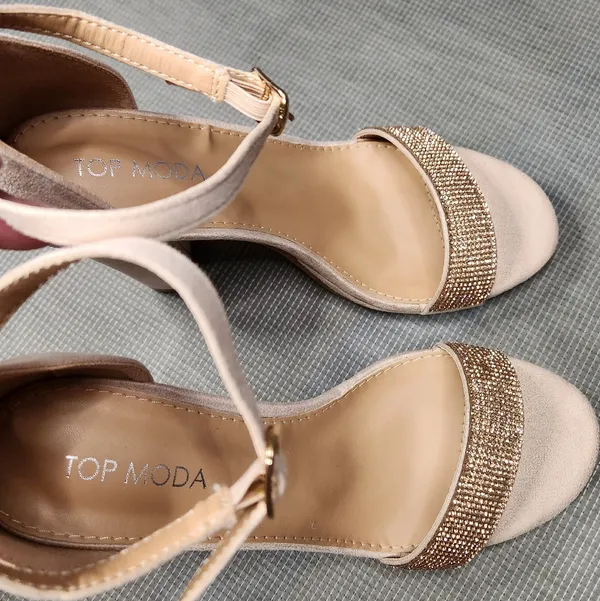 Top Moda Elegant Beige Heels with Gold Accents Size 7 - Image 6