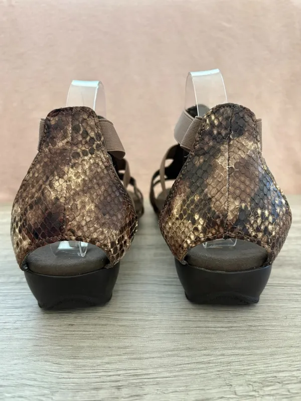 Munro Zena Gladiator Brown Snake Reptile Print Leather Slip On Strappy Sandal 9 - Image 3