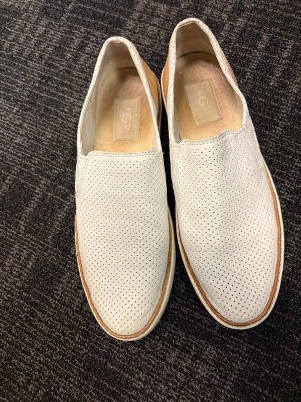 UGG Adley slip-on sneakers shoes perforated leather off white sz 8 - Image 2