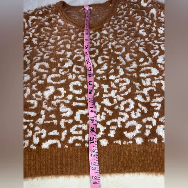 Pink Lily Brown and Cream Crew Neck Sweater with Geometric Pattern - Image 10