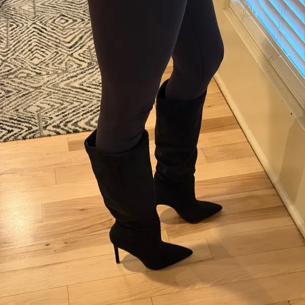 Forever 21 suede heel boots - size 6! - Image 2