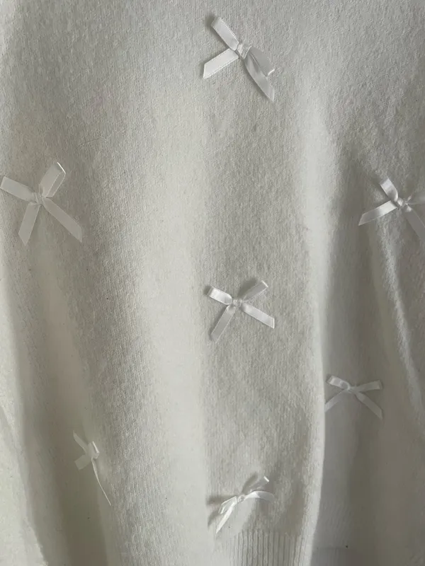 No Boundaries Crewneck sweater with bows - Image 3