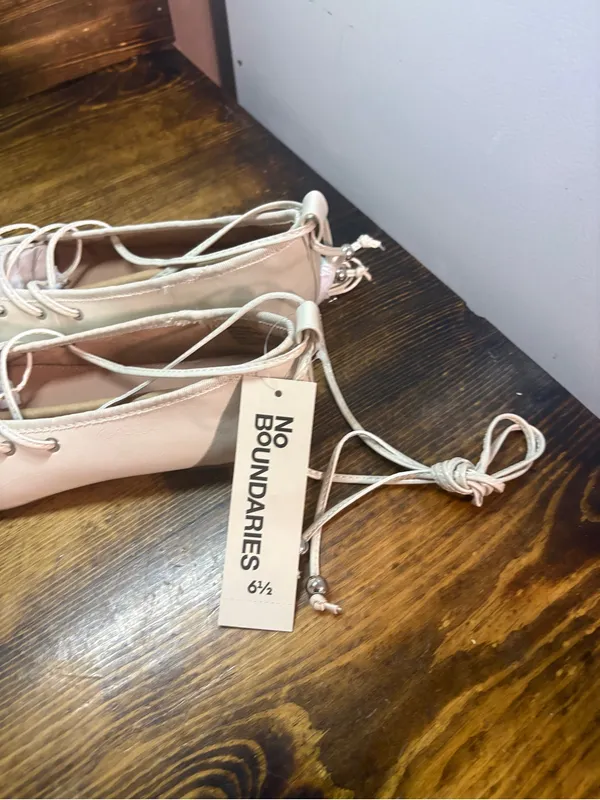 Time and tru tan lace up flats size 6.5 - Image 4
