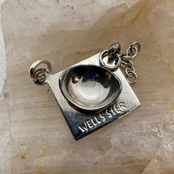Vintage‎ Wells Sterling Silver Graduation Cap Mortarboard Tassel Charm 1.69g - Image 2