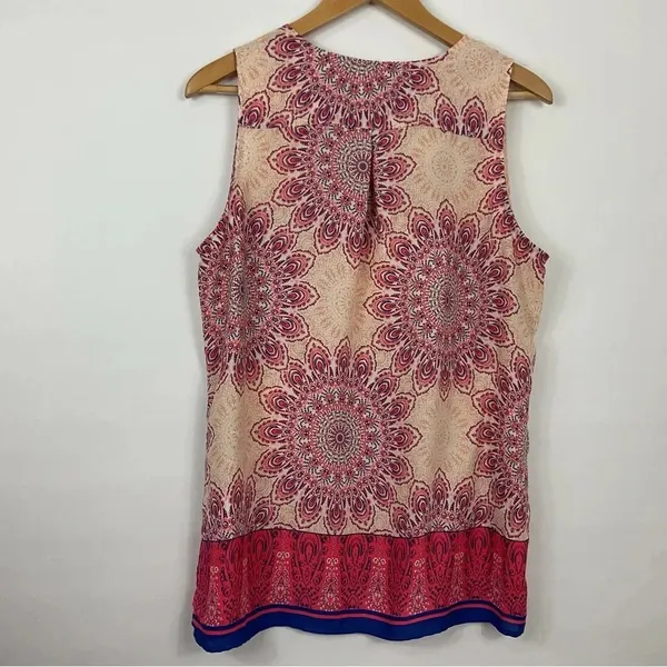 Violet + Claire Sleeveless Medallion Print V Neck Top Size‎ Large - Image 4