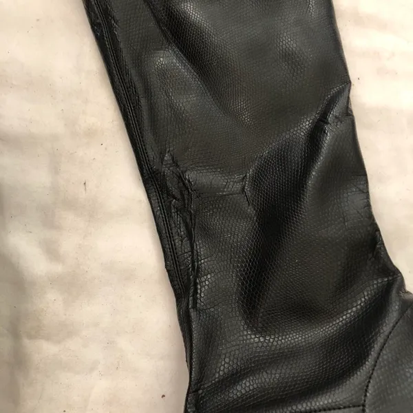 2000s Y2k Vintage Black knee-high fitted faux leather boots square toe kitten 2” heels - Womens 8N - Image 8
