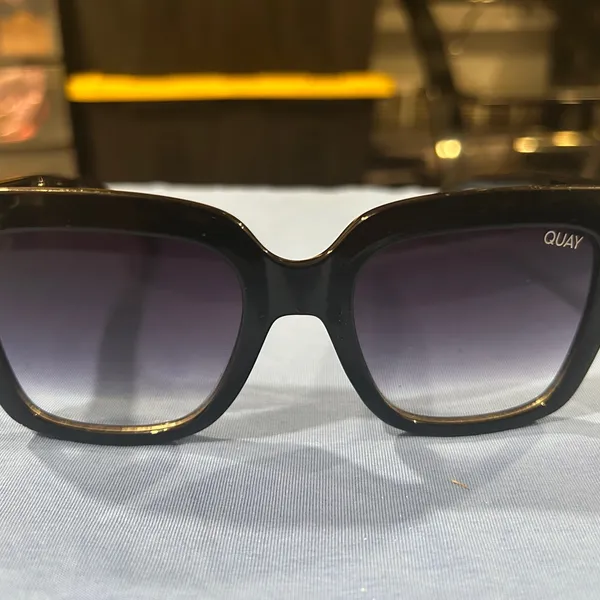 Quay Australia Black Gradient Sunglasses Icey - Image 4