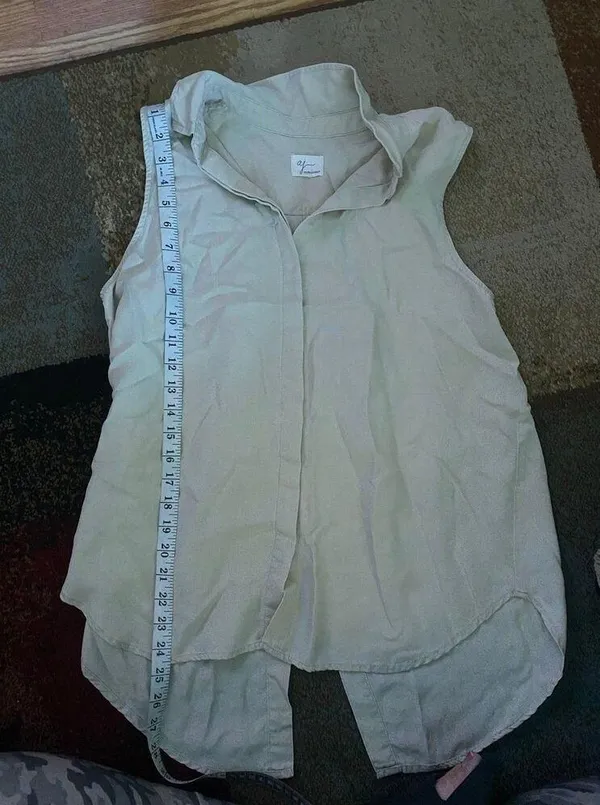 Beige button up top high low button up back size Medium Tan - Image 6