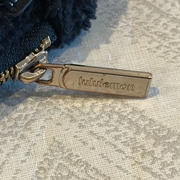 Lululemon Everywhere Fleece Belt Black & Silver Bag 1L - Image 3