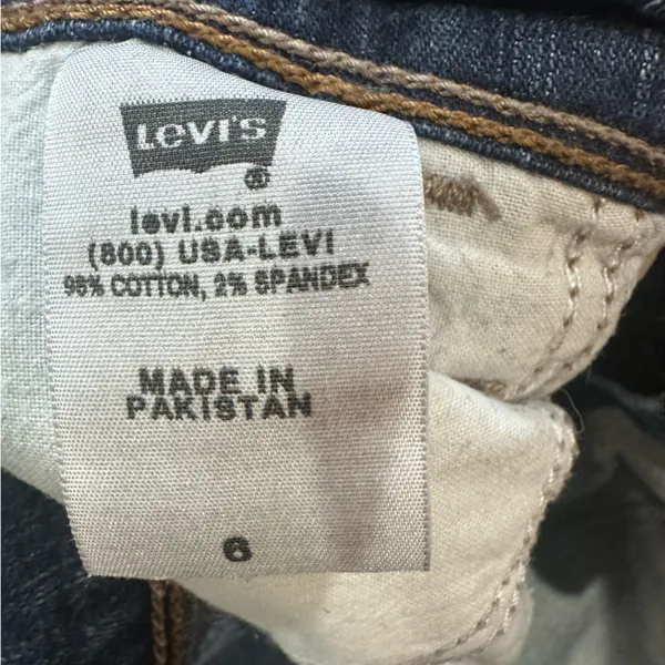 Levi's Classic Blue Denim Bermuda Shorts - Image 4