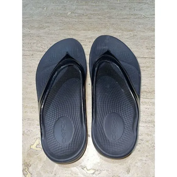 OOFOS Women's Black Flip flops Sandals 6‎ Glossy Strap - Image 2