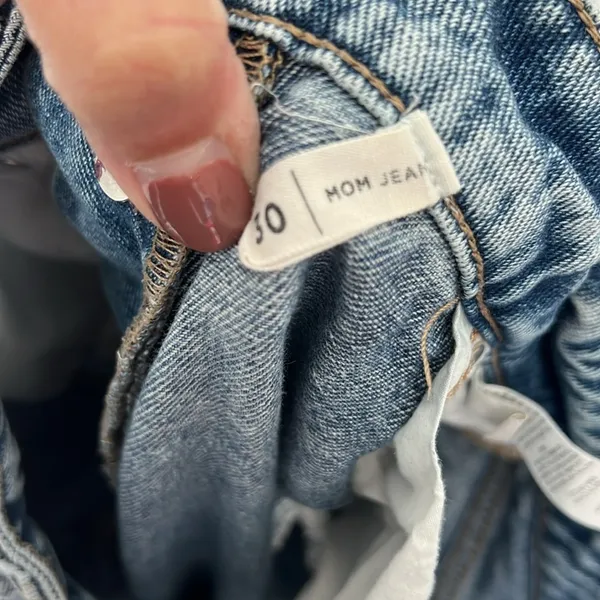 Pacsun Women’s Distressed Light Wash‎ Denim Mom Jeans Size 30 ⬛️ - Image 5