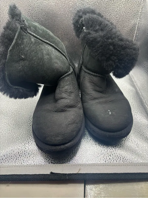 UGG Australia Bailey Button Boots US Size 6 Black Suede Short Fold Over - Image 7