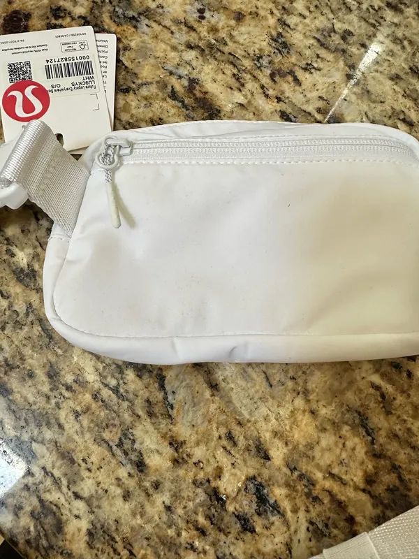 Lululemon Mini Everywhere Belt Bag - Image 4