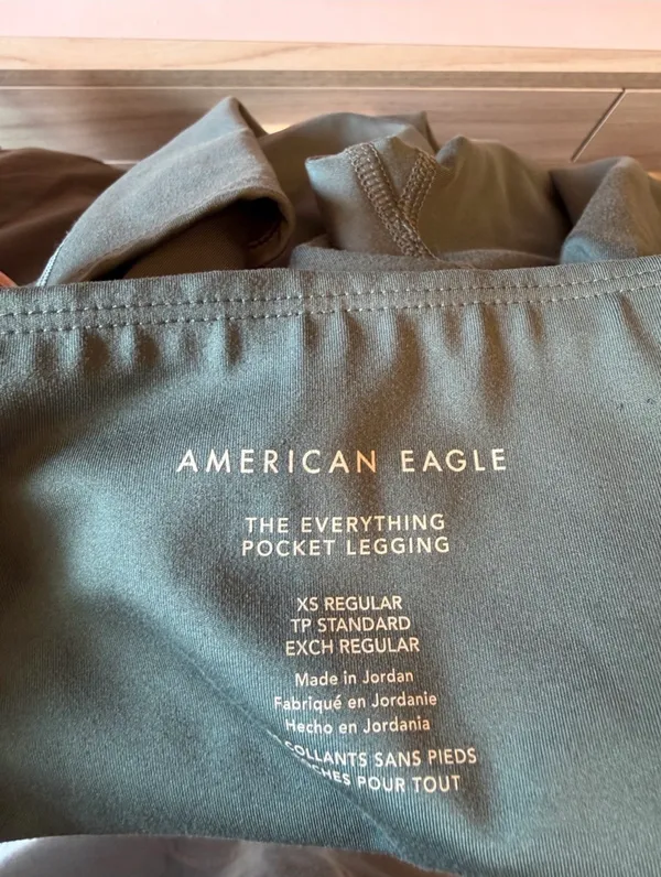 American Eagle Outfitters green high waisted everyday pocket legging - Image 9