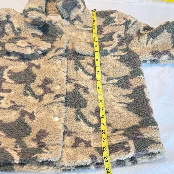 Shein Camo Faux Sherpa Jacket Oversized Small Faux Pockets Snap Closure - Image 5