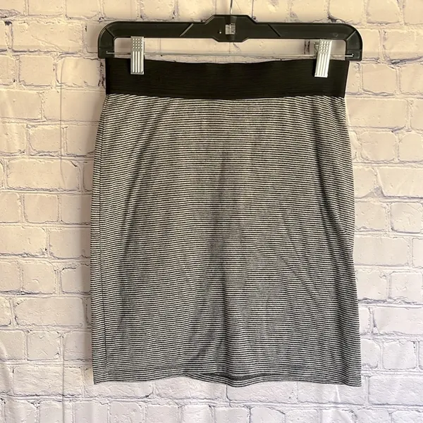 American Eagle outfit Striped Black and White Women's‎ Skirt size Small - Image 2