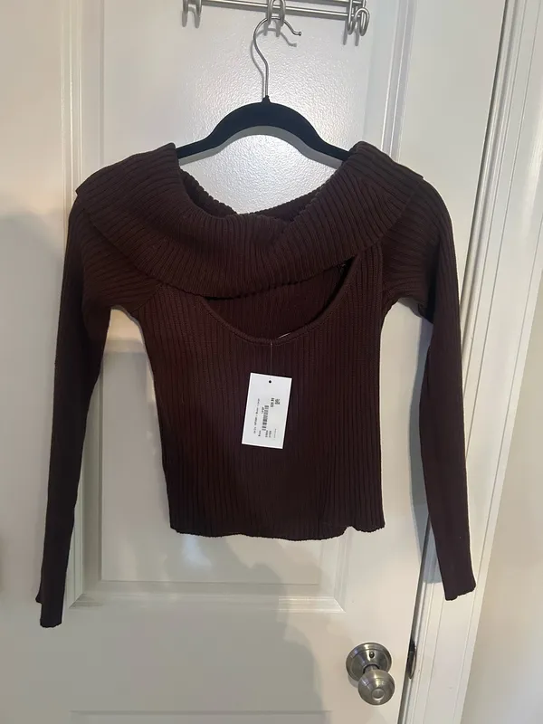 Pants Store Cropped Sweater - Image 3