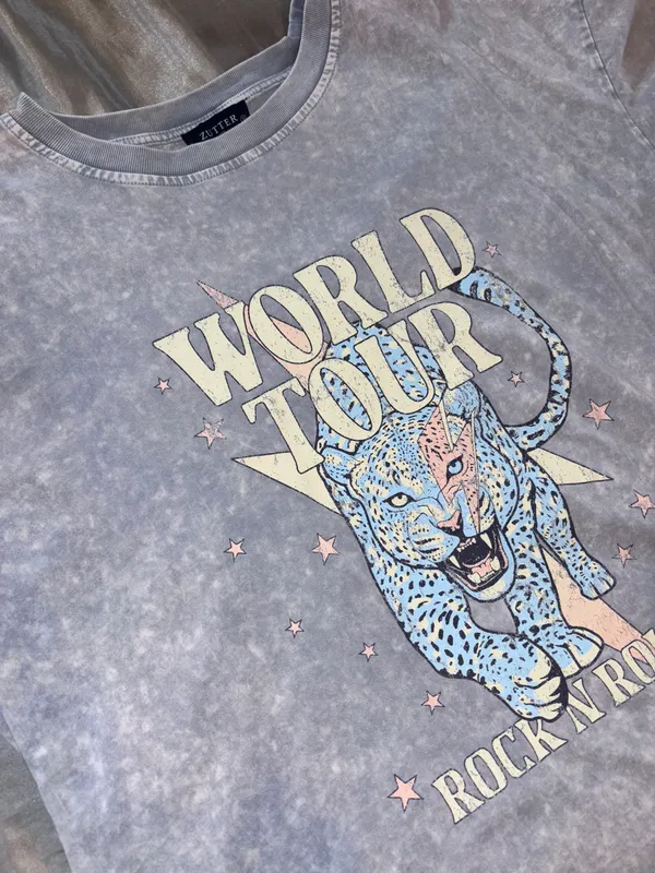Boutique Oversized Graphic T-shirt - Image 2